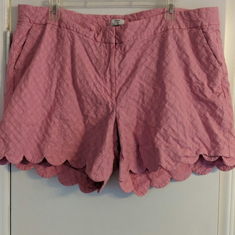 Crown & Ivy Scalloped Shorts